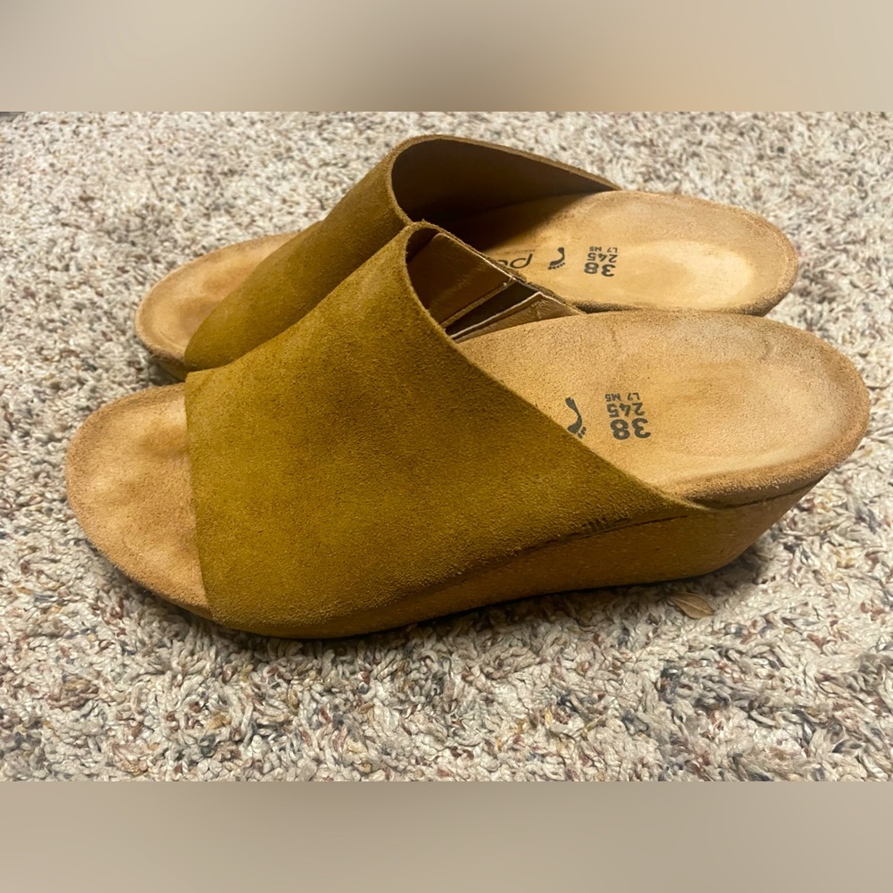 Papillio by Birkenstock. Like new with tags and original box. Worn once.
